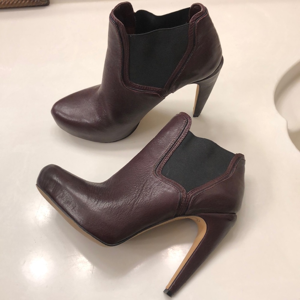 Women’s 8.5 Maroon Ankle boots slightly worn